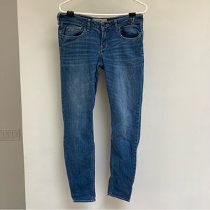 Hollister Medium-Wash Super Skinny Jeans (Size 7r/28)